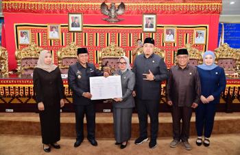 Bukti Harmoni Eksekutif-Legislatif, DPRD Lamsel Setujui Raperda Pertanggungjawaban APBD 2024